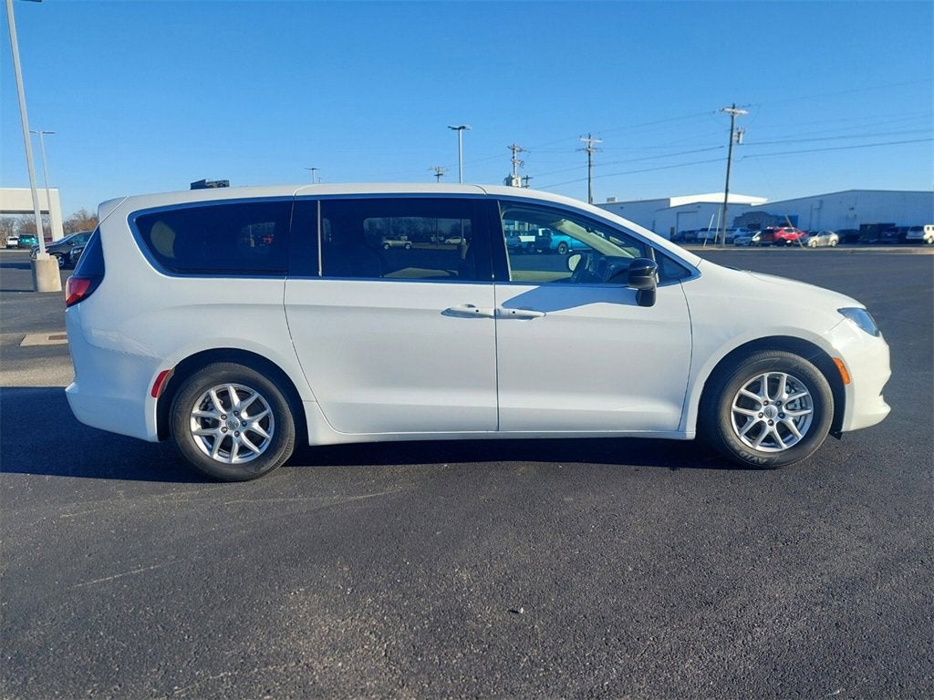 2024 Chrysler Voyager LX