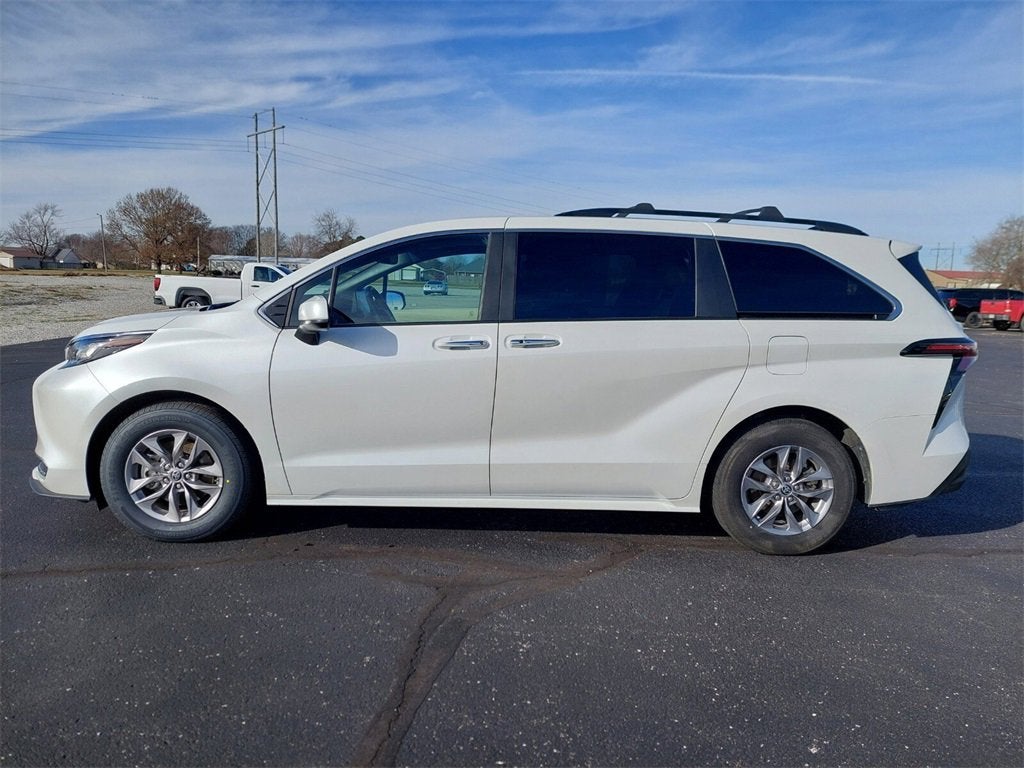 2023 Toyota Sienna XLE