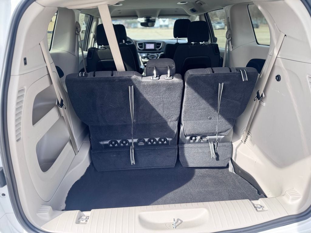 2024 Chrysler Voyager LX