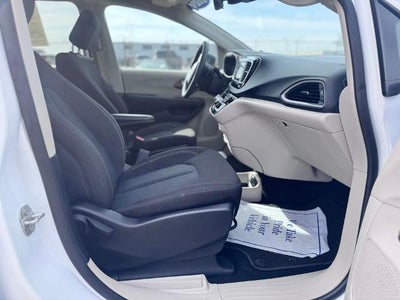 2024 Chrysler Voyager LX