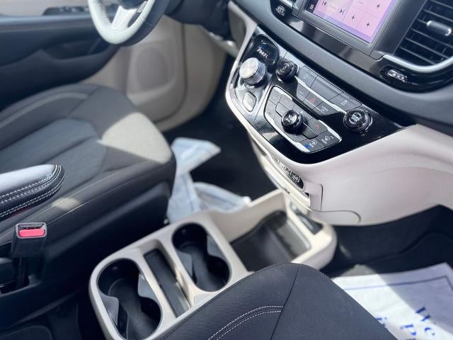 2024 Chrysler Voyager LX