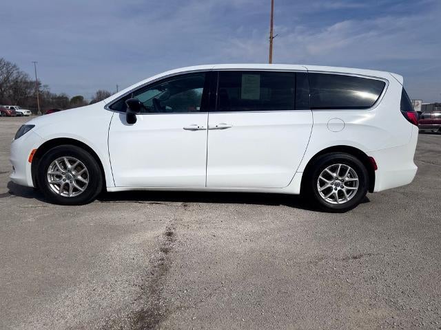 2024 Chrysler Voyager LX