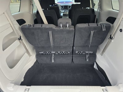 2024 Chrysler Voyager LX