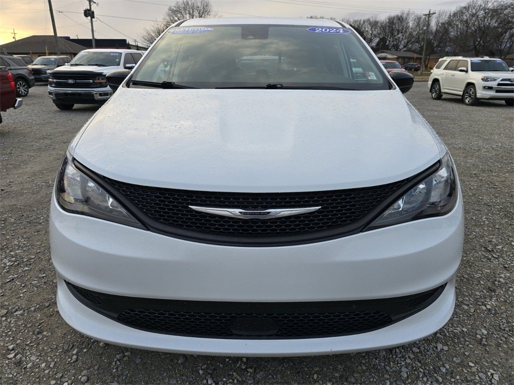 2024 Chrysler Voyager LX