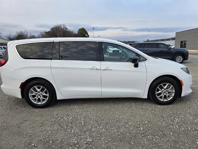 2024 Chrysler Voyager LX