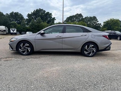 2024 Hyundai ELANTRA SEL