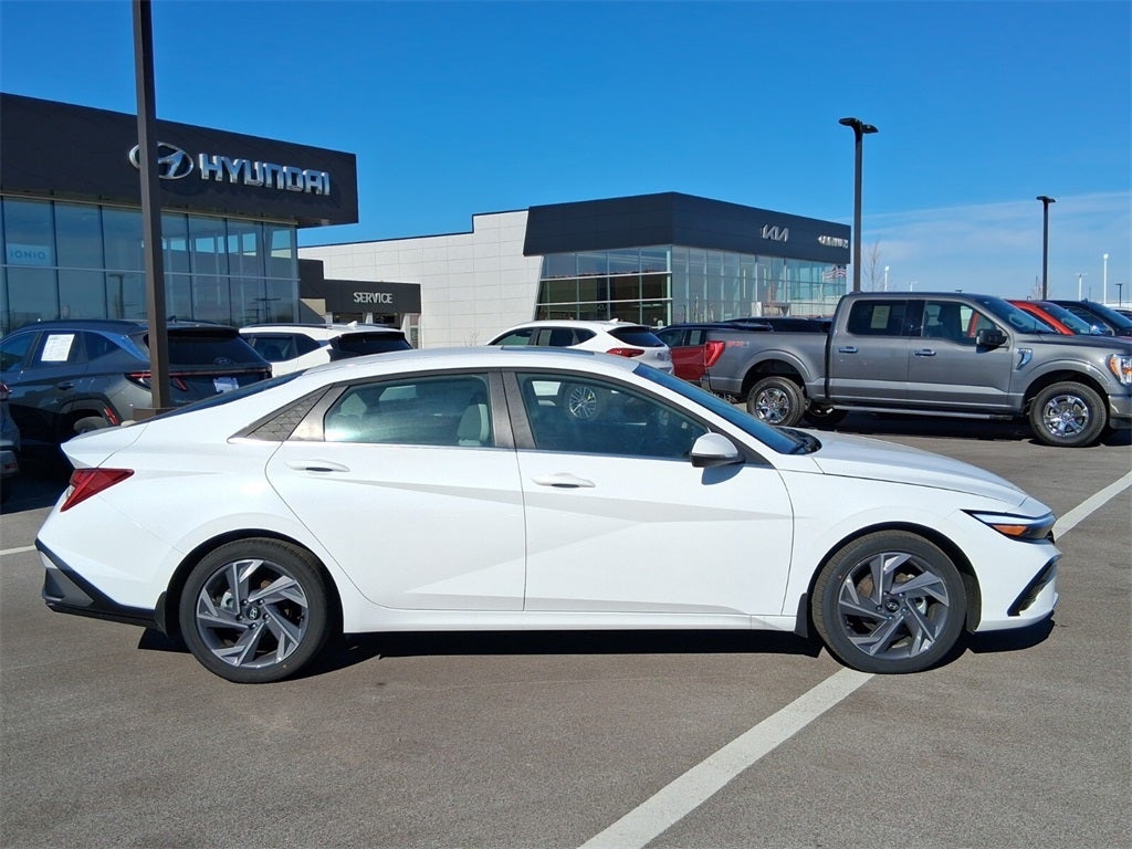 2025 Hyundai ELANTRA Limited