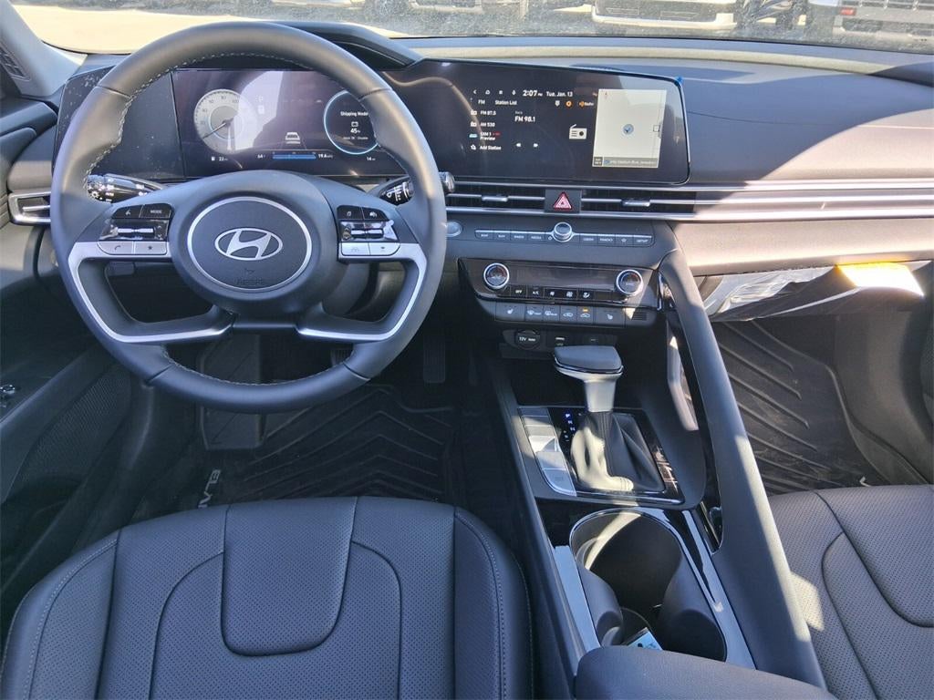 2025 Hyundai ELANTRA Limited